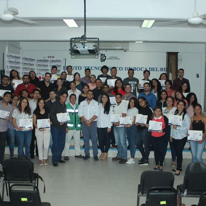 Generación completa al recibir sus constancias