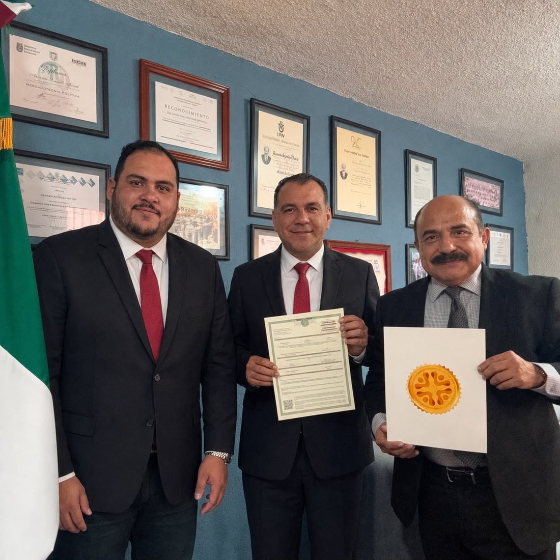 Entrega de reconocimiento institucional
